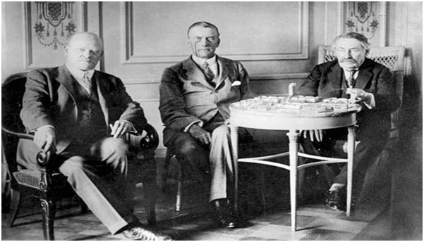 Locarno’da soldan sağa, Gustav Stresemann, Sir Austen Chamberlain, Aristide Briand