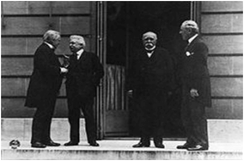 Paris Barış Konferansı’nda bütün temel kararları alan “4 Büyükler” (soldan sağa, David Lloyd George, Vittorio Emanuele Orlando, Georges Clemenceau, Woodrow Wilson) 